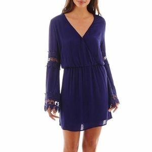 Roxberi Bell-Sleeve Crochet Lace-Inset Dress L